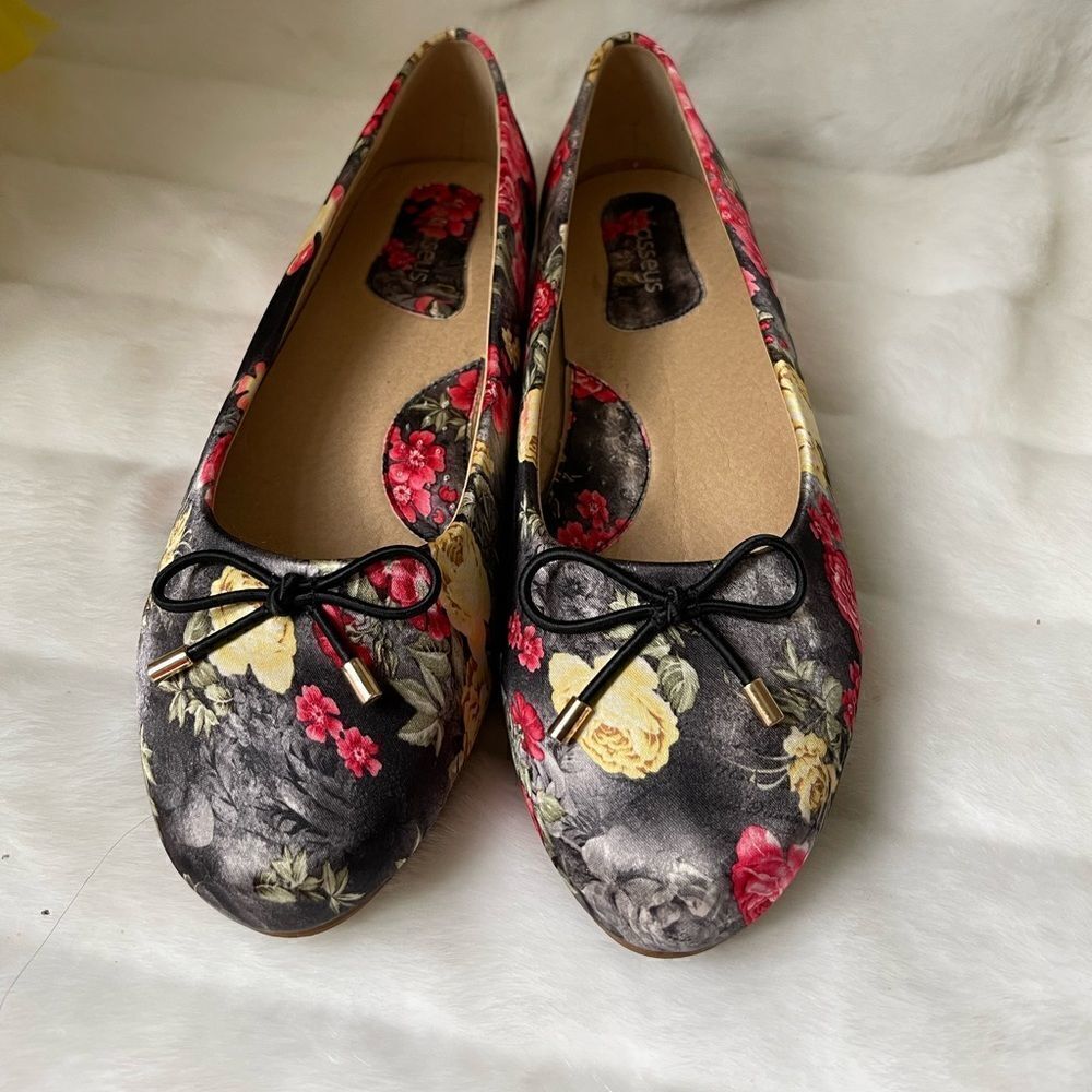 Masseys multi color fabric floral prints slip on flats black bow accent SZ11M